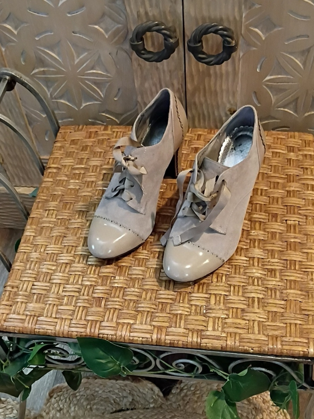 Gianni Bini Taupe Lace-Up Heeled Oxfords